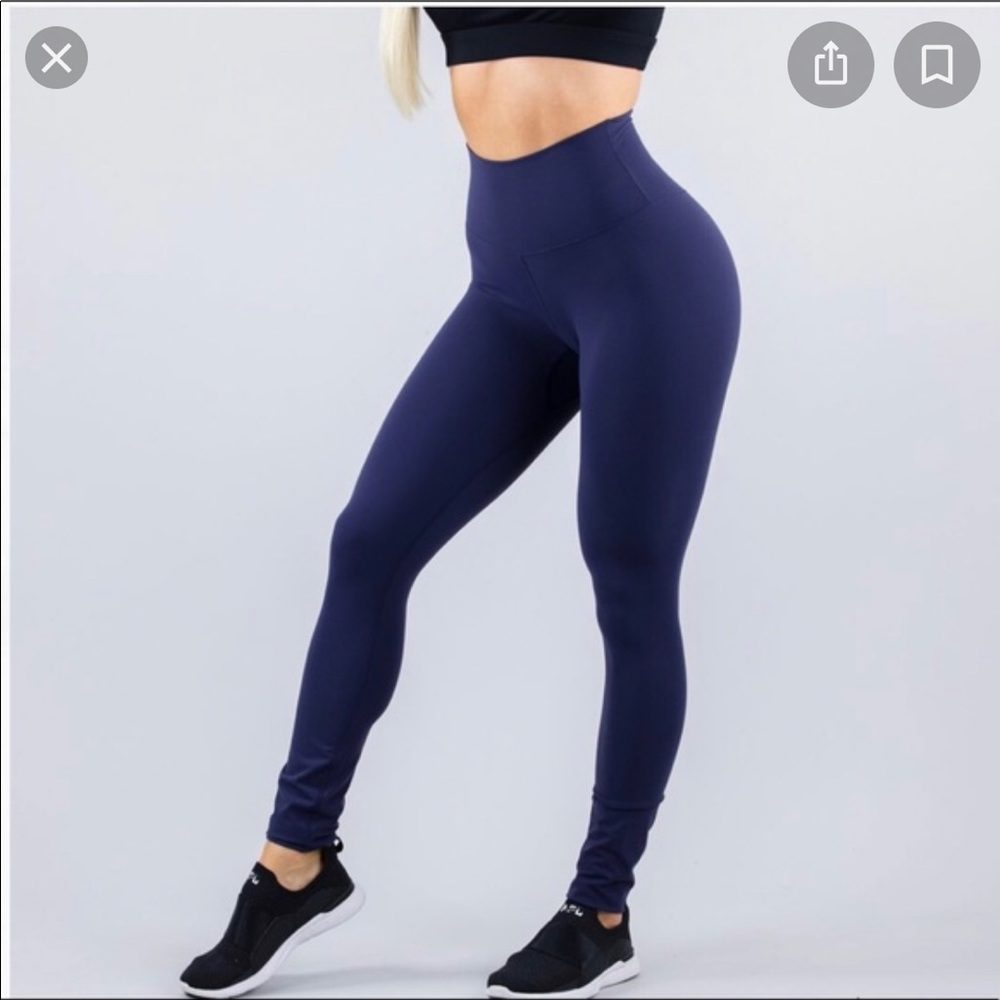 NWOT BUFFBUNNY ROSA LEGGING